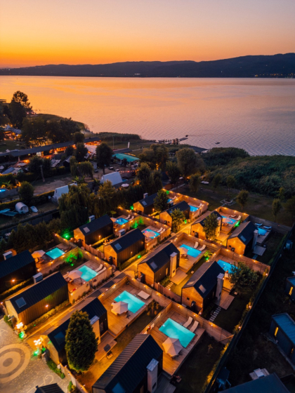 Sapanca Isıtmalı Havuzlu Jakuzili Bungalov