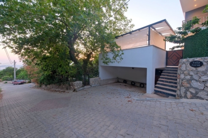 Villa Granova (1980)