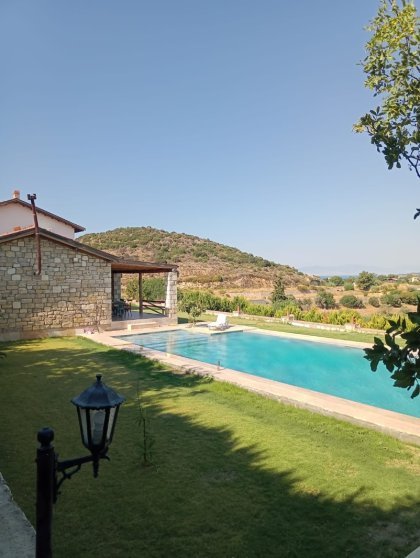 Villa Teos Art (1551)